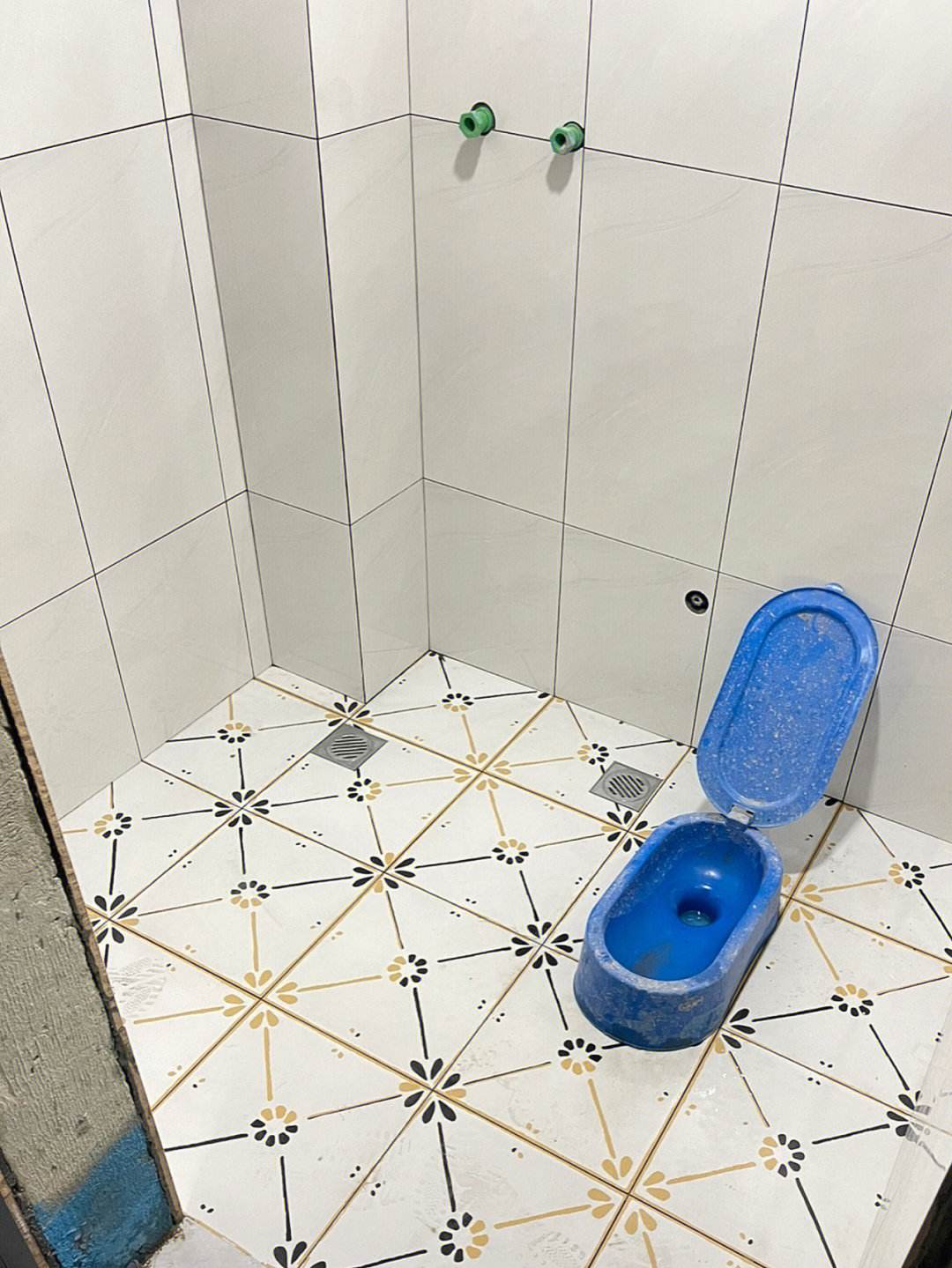 墙砖破了怎么更换好(墙砖破损修复视频教程)