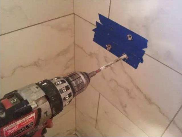 墙砖被打孔了怎么补救视频(墙砖被打孔了怎么补救视频教程)